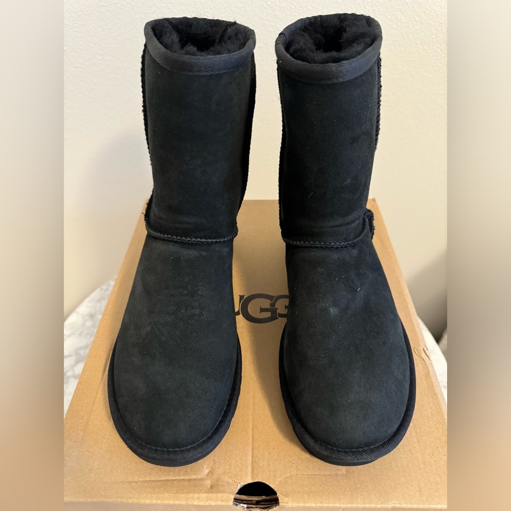 NWT - Uggs Black Classic Short - Size 7